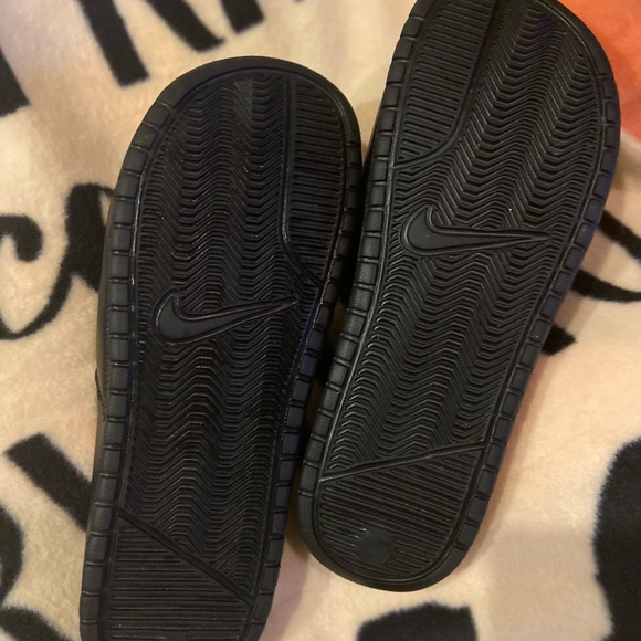 Men’s size 9 Nike slides, new without tags - Picture 3 of 3